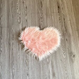Soft Pink Heart-Shaped Faux Fur Rug